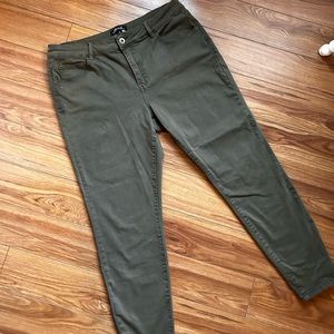 Sz 14 Women’s Pants with Zipper Detail